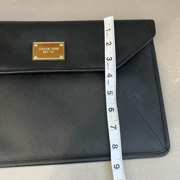 Michael Kors Saffiano Leather Black Envelope Clutch Portfolio Laptop Case - Picture 9 of 10